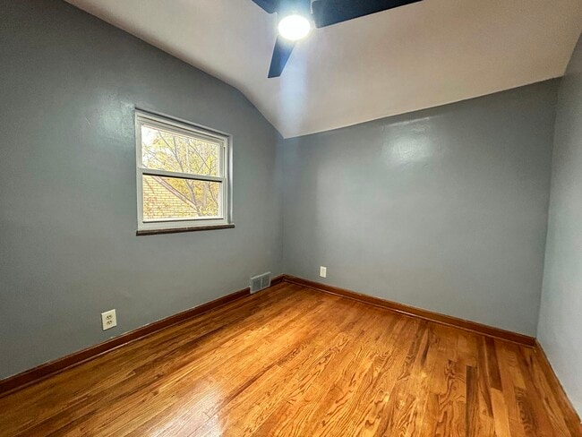 Building Photo - 1718 McNary Blvd