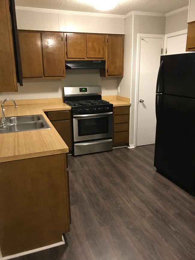 Building Photo - 548 Pin Oak Cove