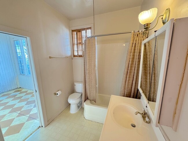 Building Photo - 226 E Gwinnett St