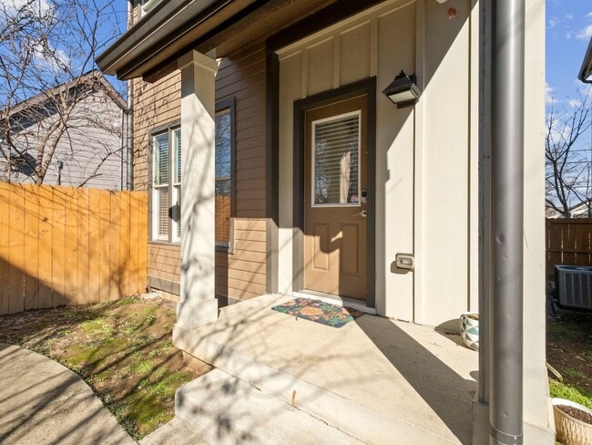 Building Photo - **UPSCALE BUENA VISTA HOME MINUTES FROM GERMANTOWN AND DOWNTOWN NASHVILLE**