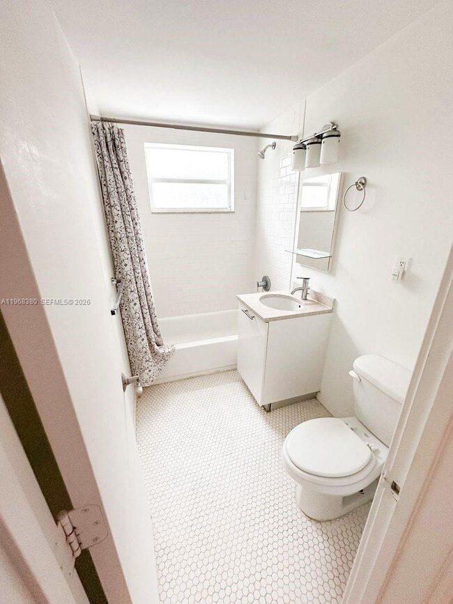 Building Photo - 8000 NE Bayshore Ct