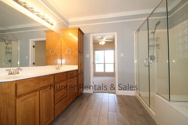 Building Photo - Country Trails Gem with a Pool Made for Te...
