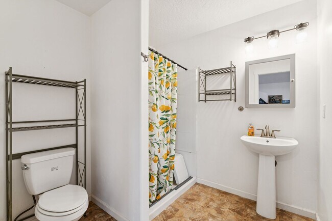 Building Photo - Spacious 4 Bed + Bonus | 3 Bath | 2,760 Sq Ft | Star, Idaho