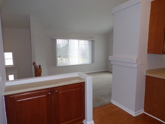 Building Photo - 583 S Parkside Dr