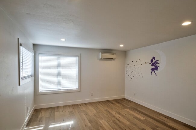 Building Photo - 2580 N W Awbrey Point Cir