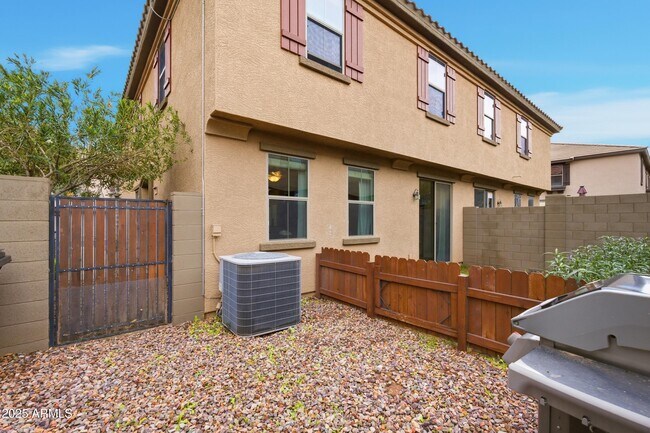 Building Photo - 1255 S Rialto