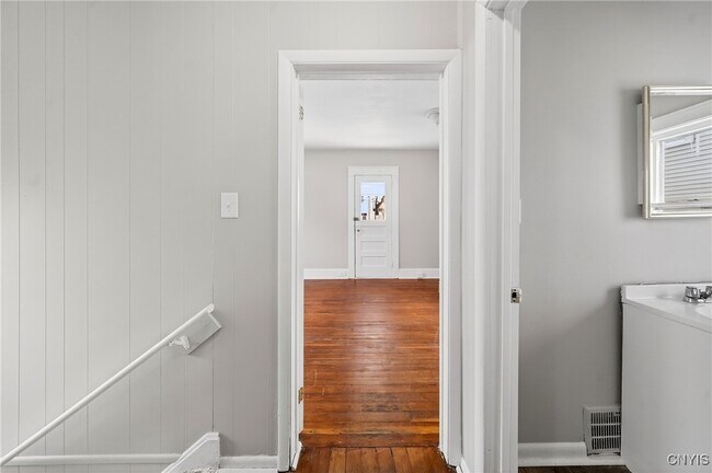 Building Photo - 162 Reed Ave