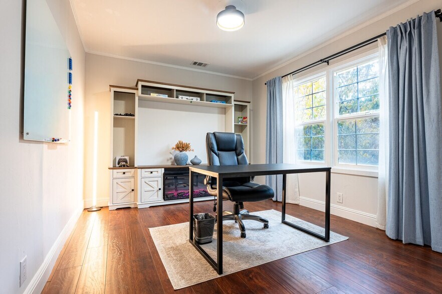 Building Photo - 1004 Airport Blvd