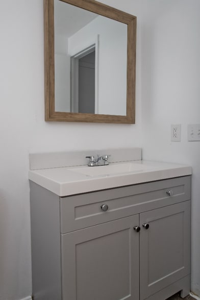 Building Photo - 18 Bates St