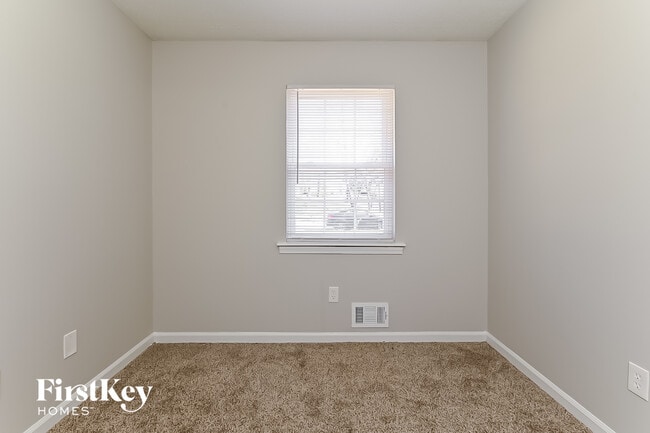 Building Photo - 8531 Jenson Dr