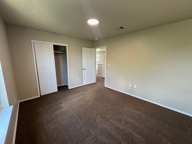 Building Photo - 4-Bedroom Home in Mission Del Lago – Historic South San Antonio