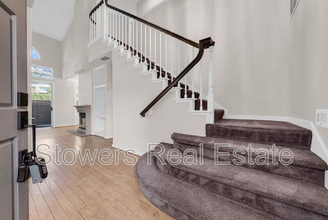 Building Photo - 424 Sutton Cir