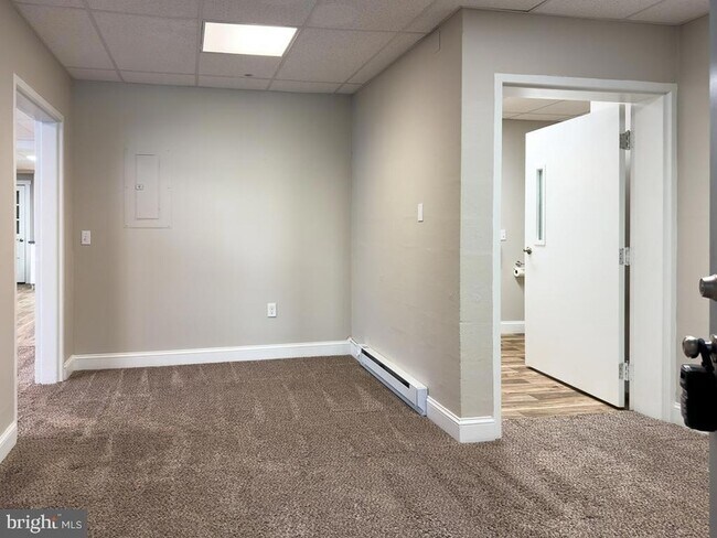 Building Photo - 100 S Front St