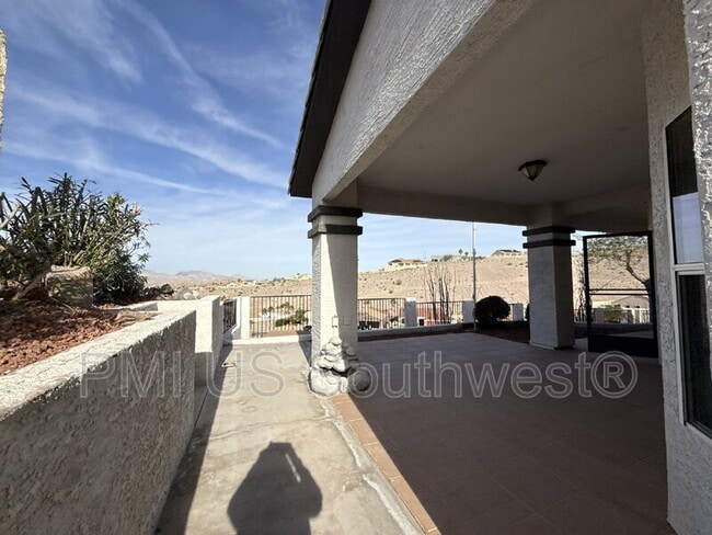 Building Photo - 2917 Desert Vista Dr