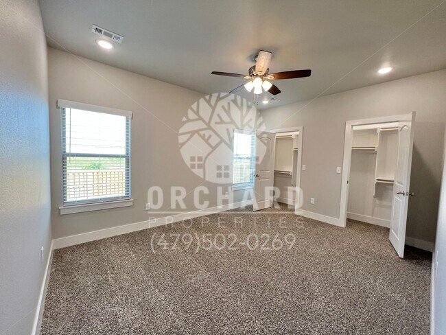 Building Photo - 561 Bradford Dr