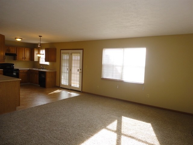 Building Photo - 610 Canary Creek Dr