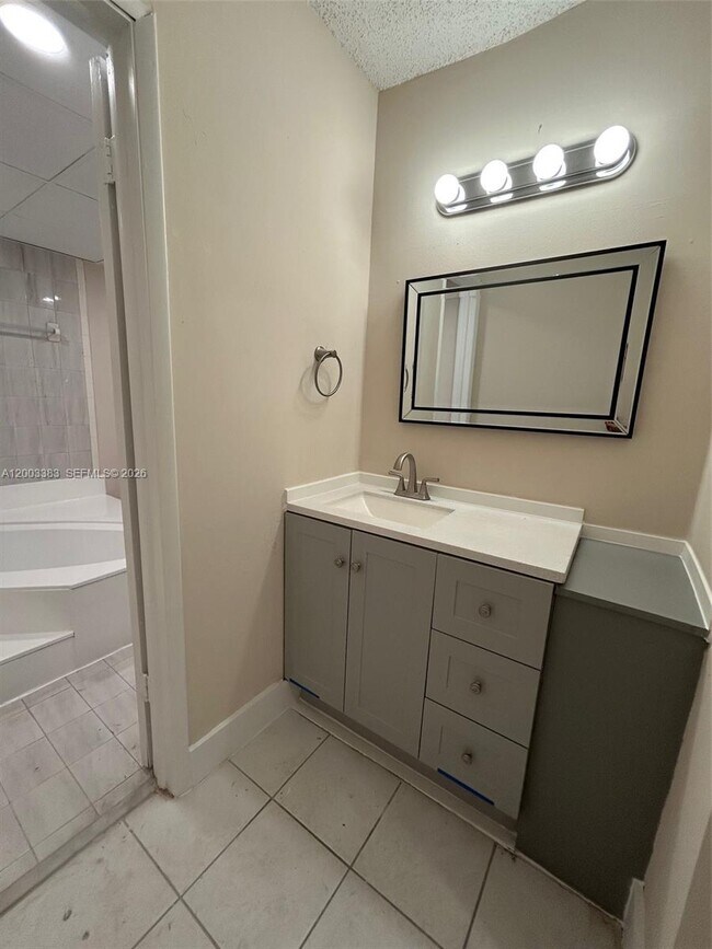 Building Photo - 1950 W 54th St