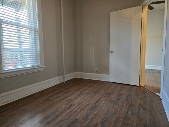 Building Photo - 1 Bed 1 Bath Apartment Cap Hill