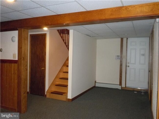 Building Photo - 742 Cherry Ave