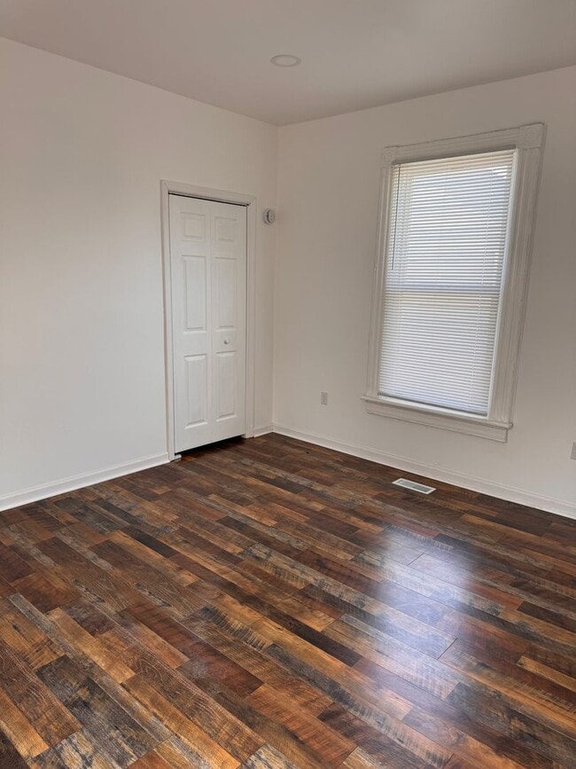 Building Photo - 3 Bedroom || 1 Bathroom Single Family Home