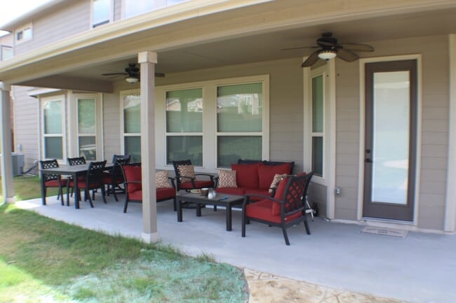Building Photo - Beautiful spacious rental with fabulous up...