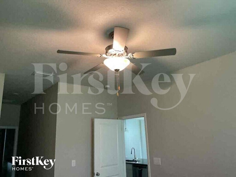 Building Photo - 2216 NW 18th Terrace