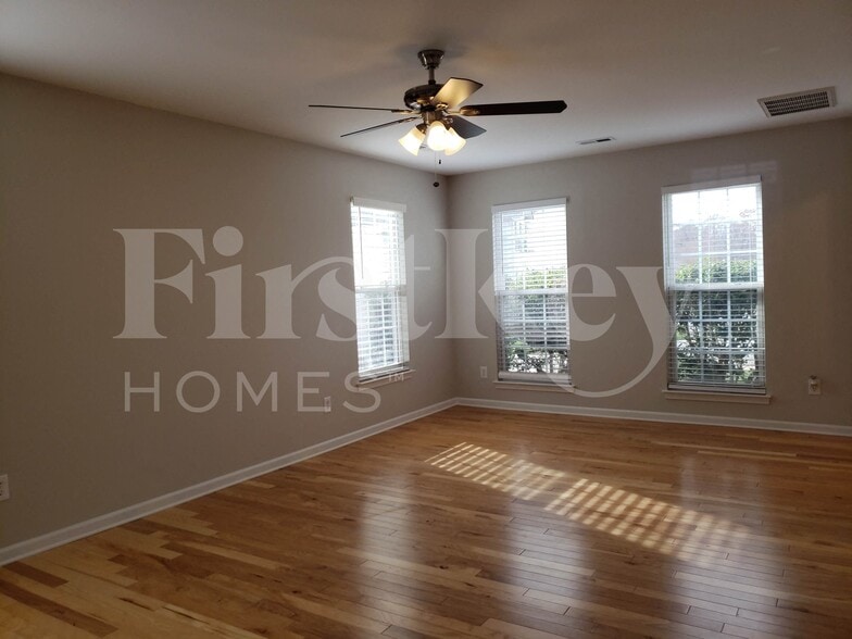 Building Photo - 6632 Courtland St