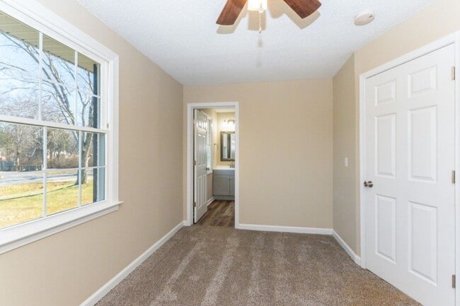 Building Photo - 816 Garrettsburg Rd