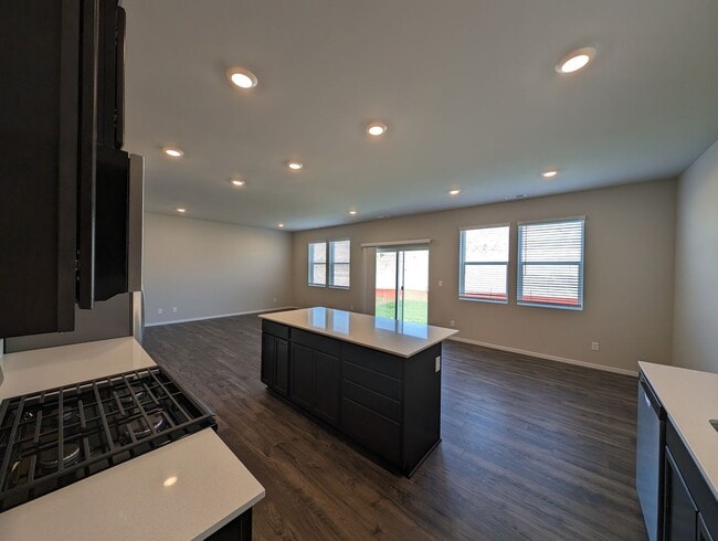 Building Photo - 1320 SW Pendleton Way