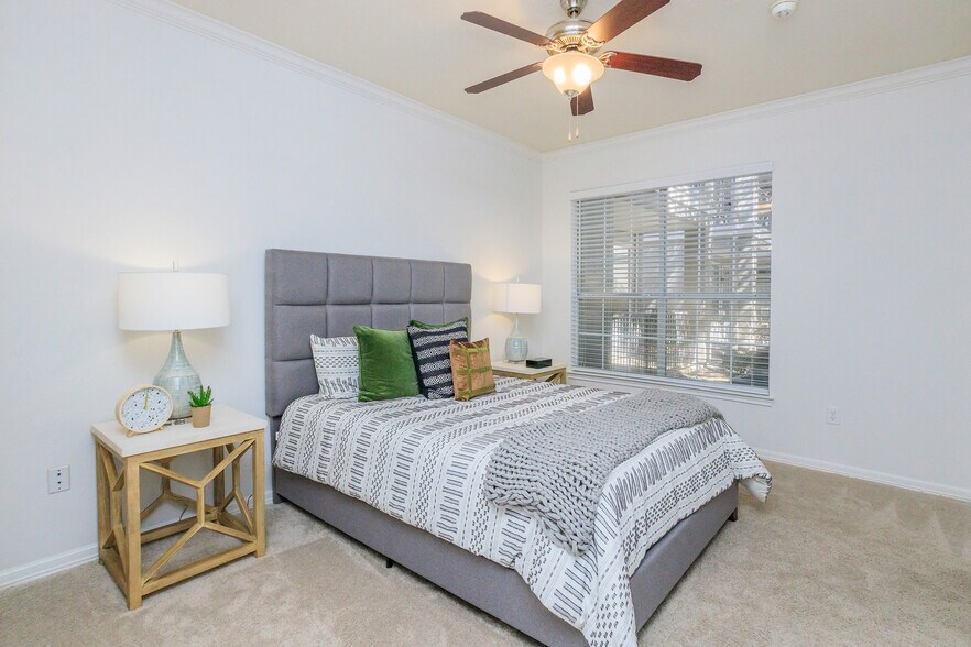 Estates At Bellaire 4807 Pin Oak Park Houston TX 77081 Apartment Finder