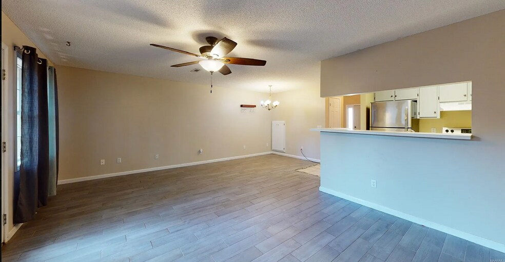 Building Photo - 166 Commons Dr