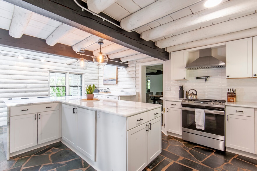 Building Photo - 1644 Dudley Mountain Rd