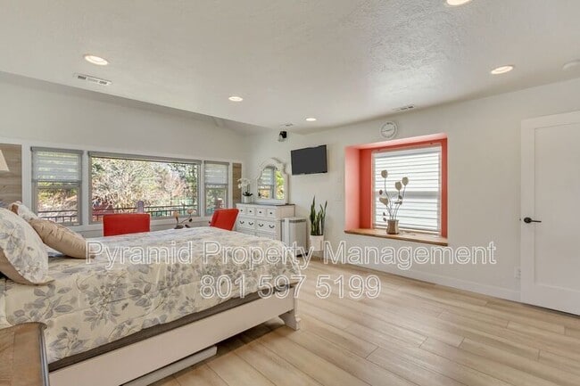 Building Photo - 10971 Cindy Cir