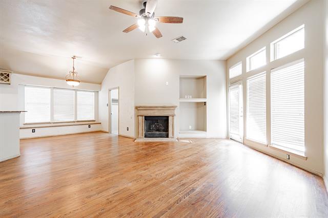 Building Photo - 1875 Crestlake Dr