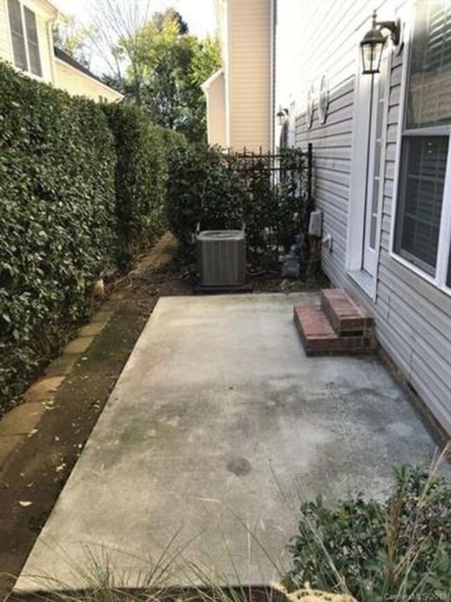 Building Photo - Now Renting charming  2 bedroom 2.5 bath town home In South Charlotte!