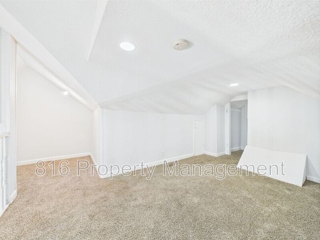 Building Photo - 5611 Olive St