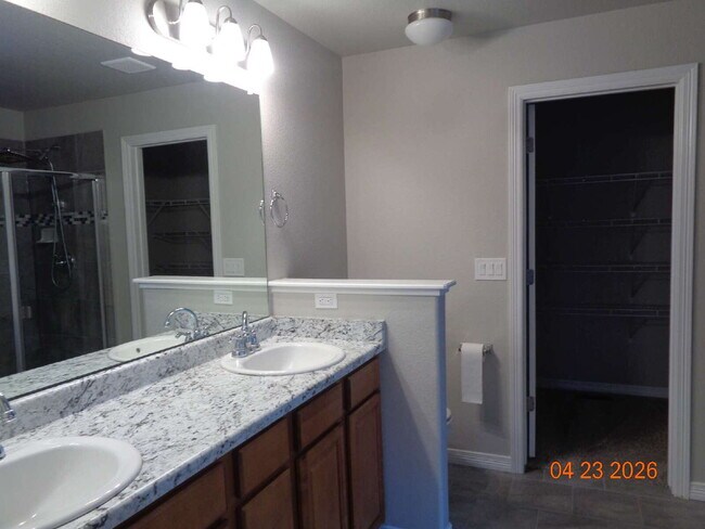 Building Photo - Lorson Ranch beauty