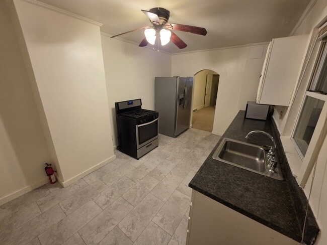 Kitchen - 942 Clive St