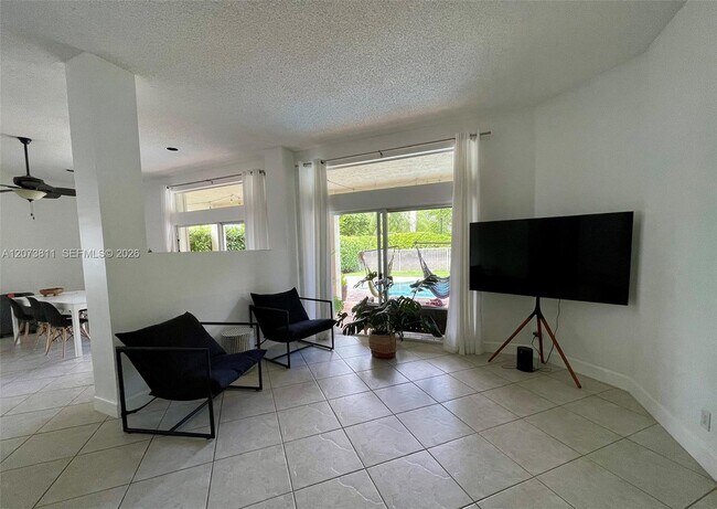 Building Photo - 4407 Laurel Ridge Cir