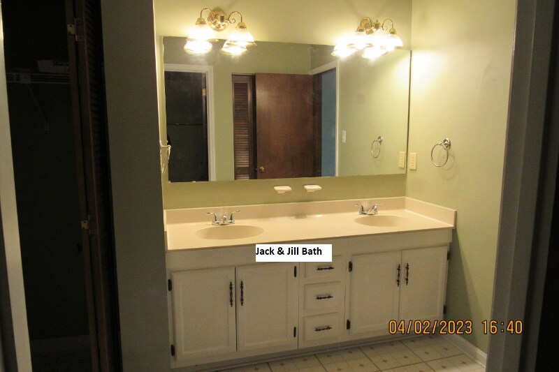 Building Photo - 5738 Forest Lawn Ct