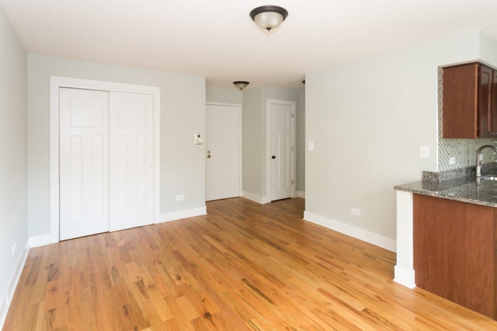 Building Photo - 704 Elm Pl