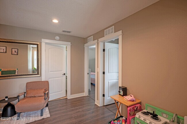 Building Photo - 3693 Lightview Ln
