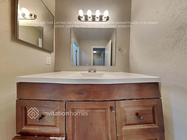 Building Photo - 3888 S Biscay St