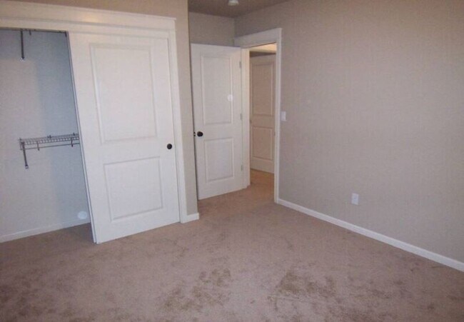 Building Photo - 63118 Dakota Dr