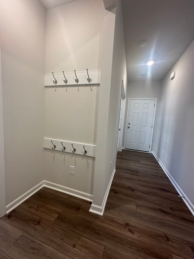 Building Photo - 220 Paneer Ln