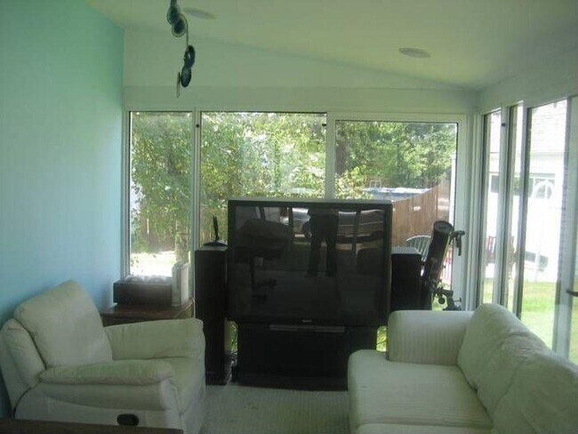 Building Photo - 23 Springwood Ct