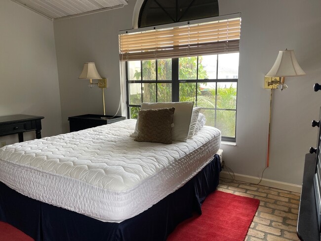 Master Bedroom - 2005 Oceanwalk Ter