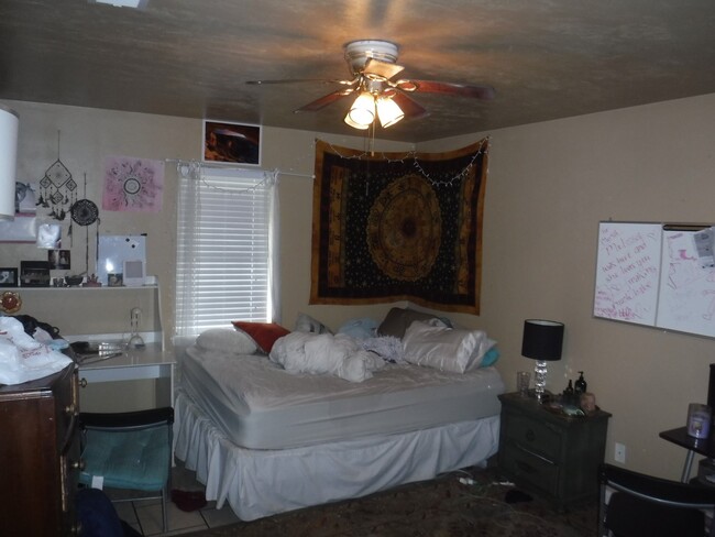 Building Photo - 2 BR / 2 BA Single Family Home in Renegade...