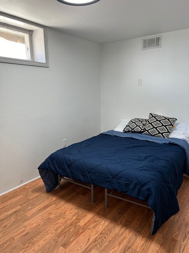 Building Photo - Fully Furnished 4 Bed, 2 Bath Home | West End Gem | All Utilities + WiFi Included