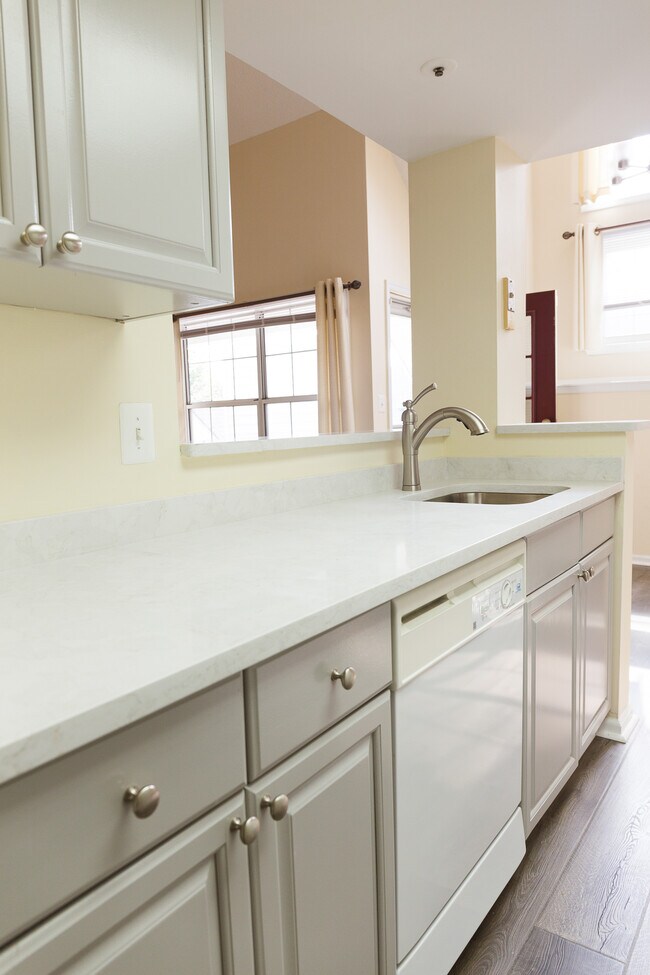 Building Photo - 14049 Vista Drive